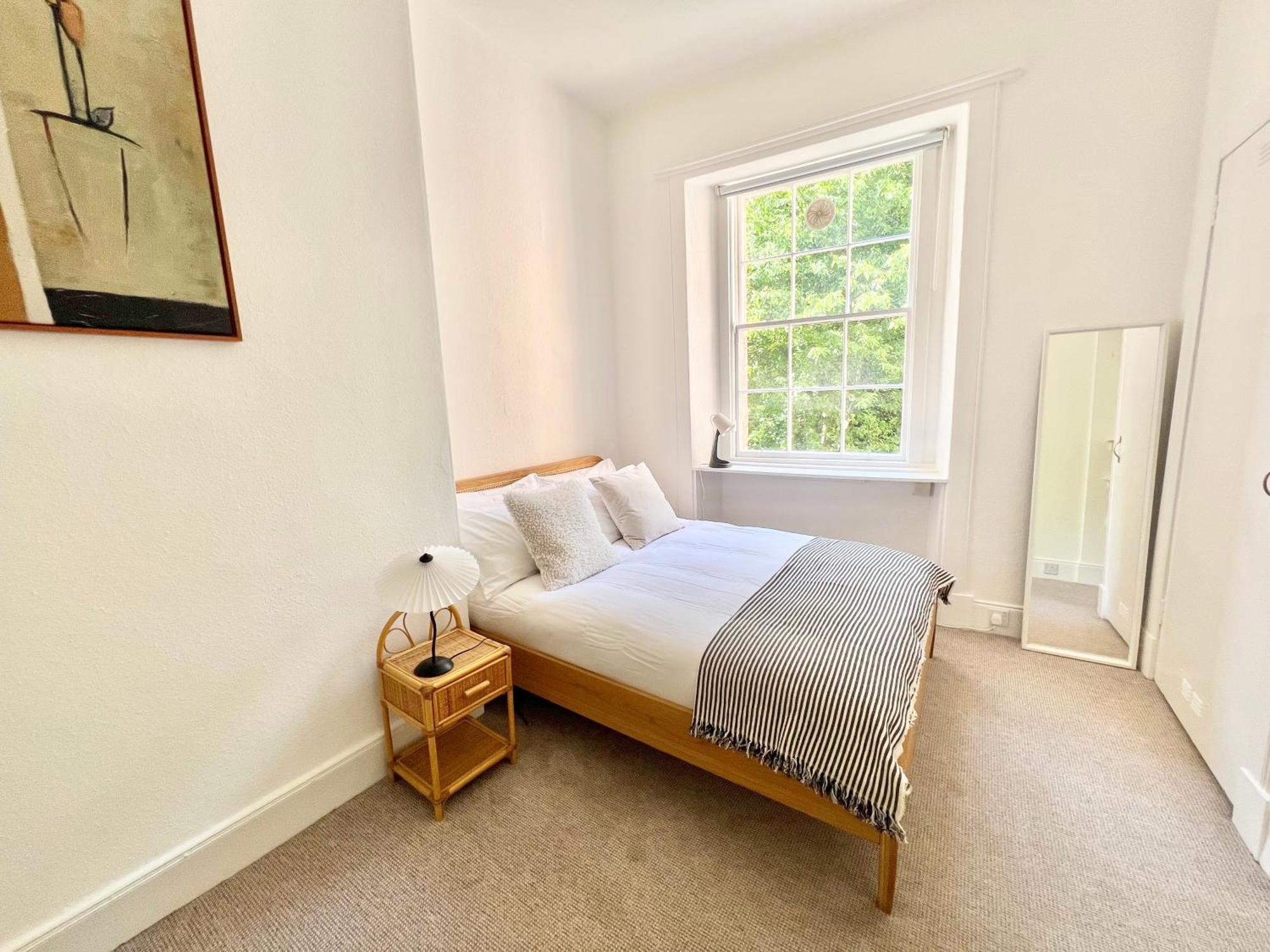 Bright Old Town City Centre Apartment Edinburgh Exterior photo
